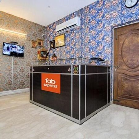 Fabexpress Ashray Hotel Ноида Екстериор снимка